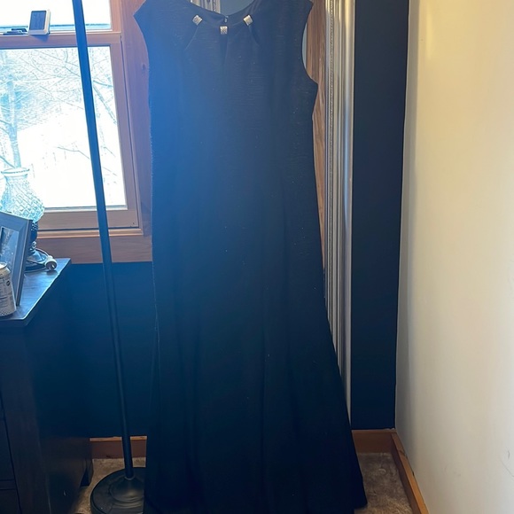 Floor length gown worn 1 time - Picture 1 of 5